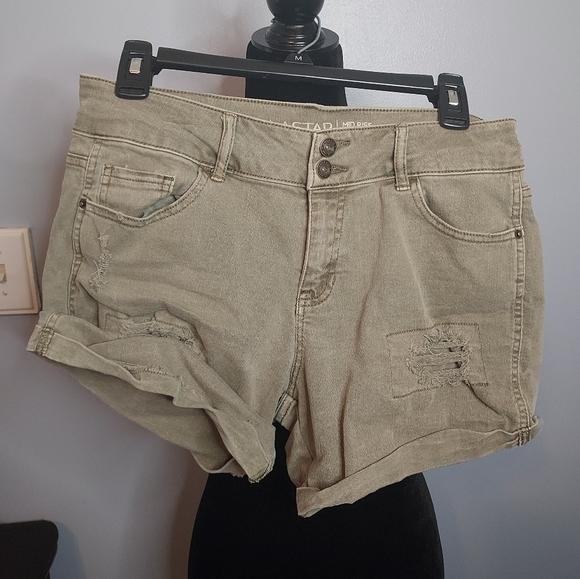 Vanilla Star Mid Rise Midi Distressed Camo Green Size 11 - Picture 2 of 7